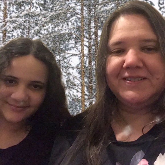 Meet your Posher, Danelle - Picture 2 of 8